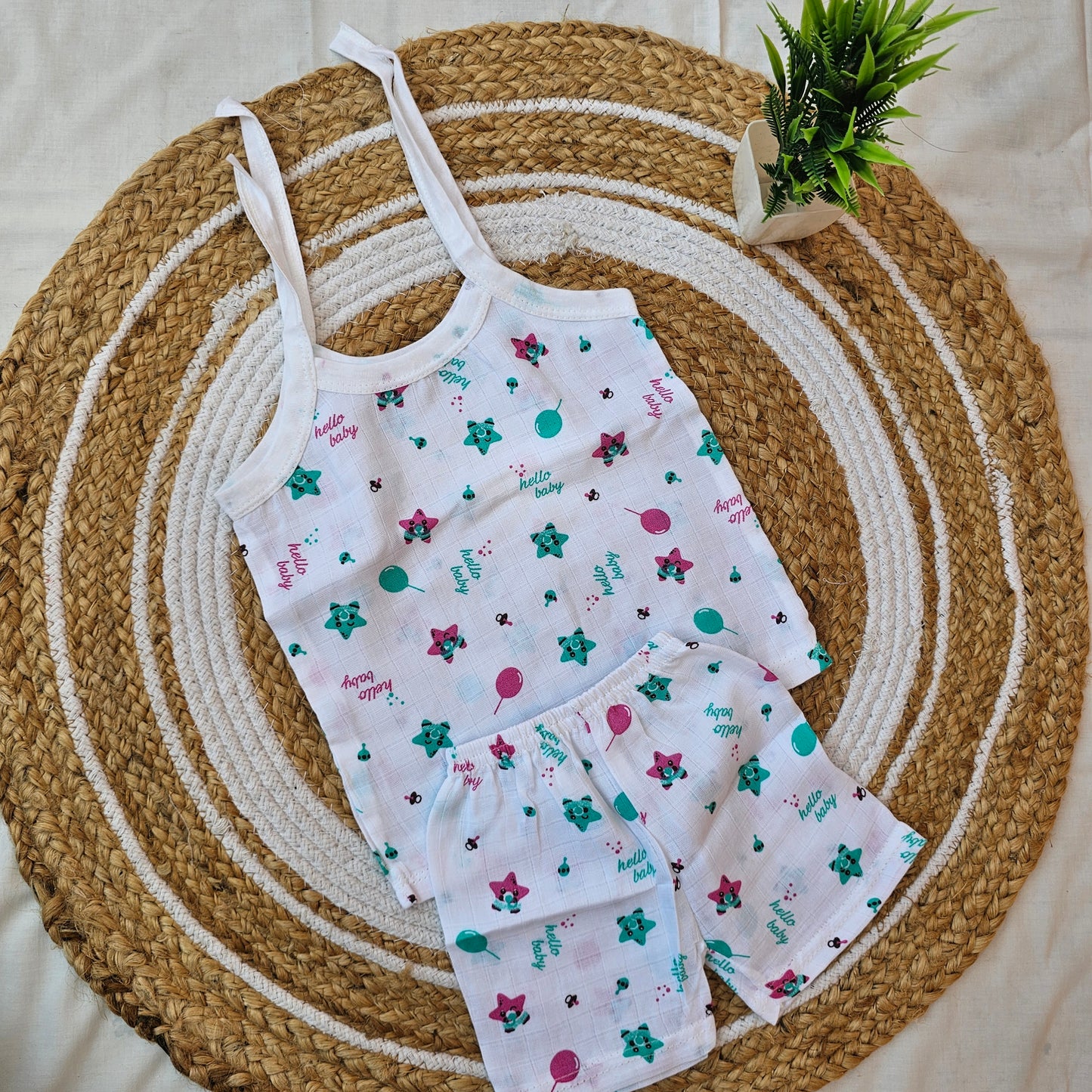 Knot Jablas Set (0โ3 Months) โ Soft Muslin Essentials for Your Newborn