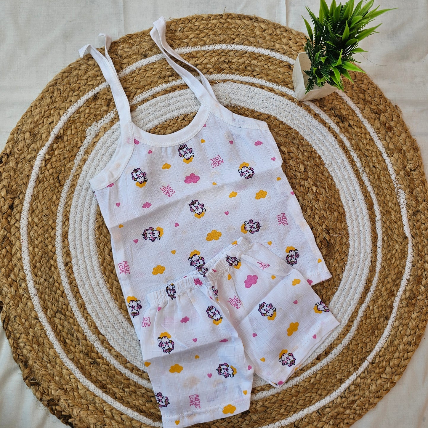 Knot Jablas Set (0โ3 Months) โ Soft Muslin Essentials for Your Newborn