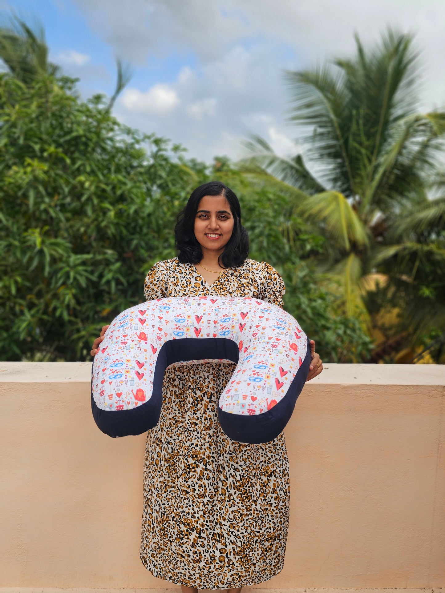 Feeding Pillow with belt- White Hearts