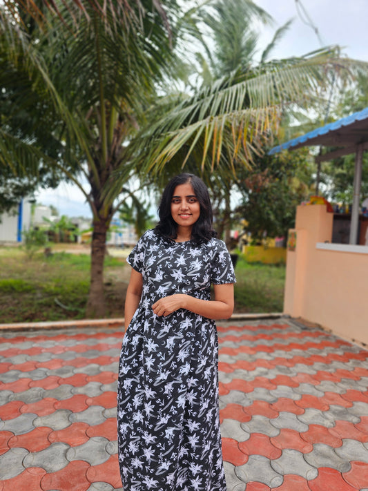 Black and white flowers - Feeding Lounge Wear