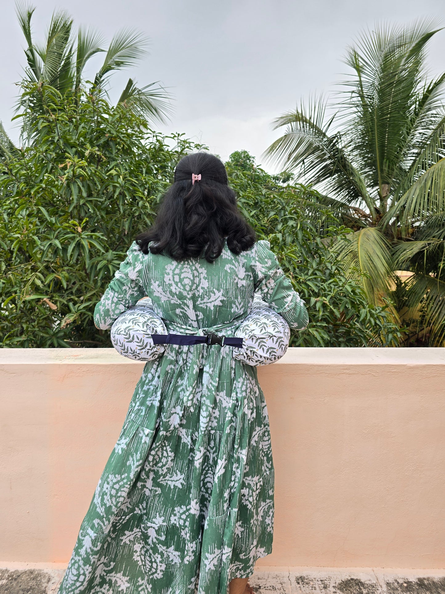 Feeding Pillow with belt- White and Green Leaves