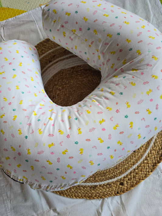 Feeding Pillow - White Little things